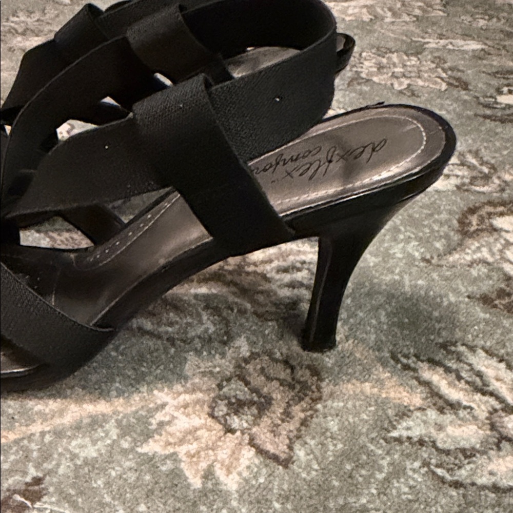 Dexflex Comfort Elegant Black Strappy Heels - Picture 2 of 8